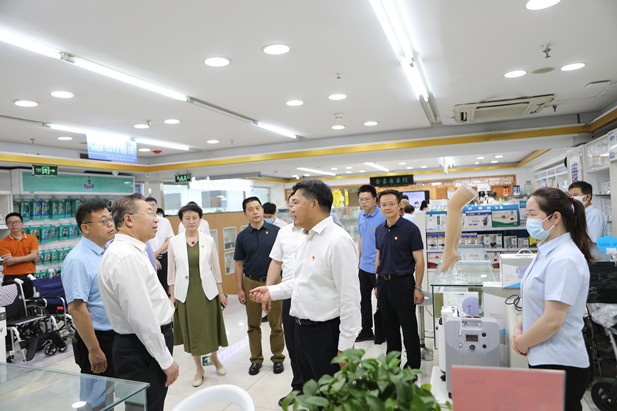 商務部副部長盛秋平一行到國藥集團北京國大金象調(diào)研指導